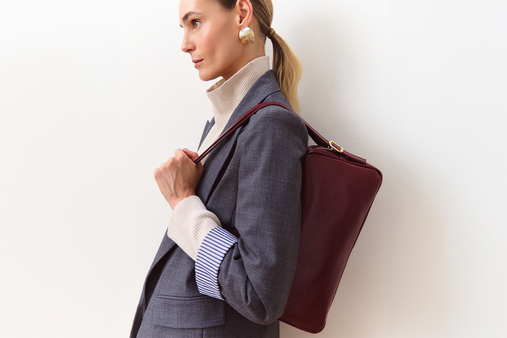 Ärmelloses Kleid mit Strassbesatz